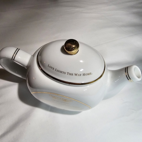 🎉HP THOMAS KINKADE PORCELAIN TEA POT "BEACON OF HOPE" - Picture 13 of 14